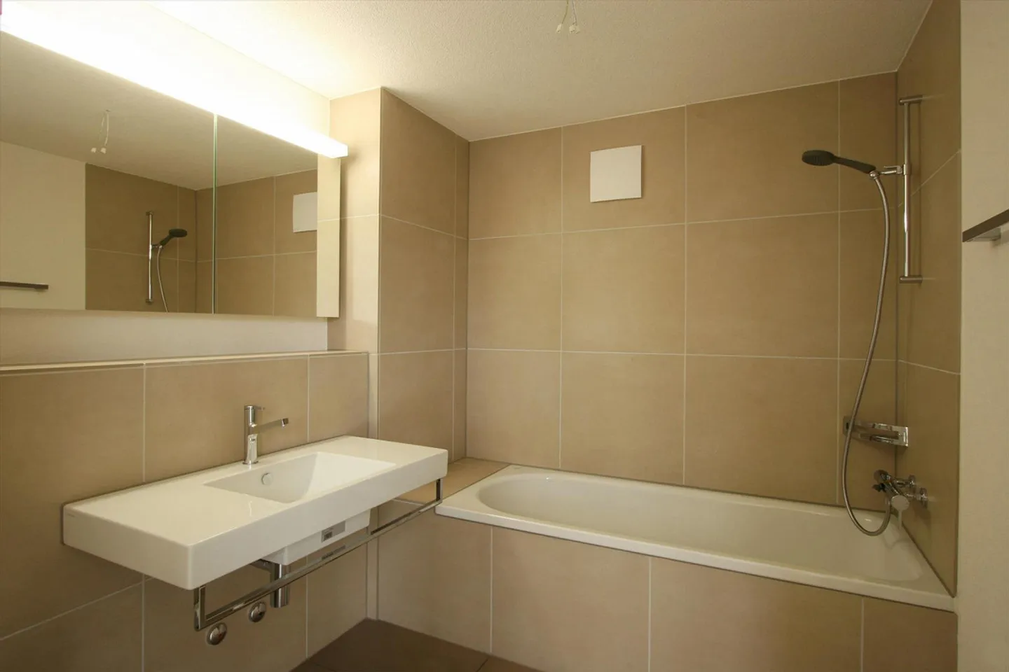 Renting without deposit - Large, sunny rooftop terrace... - Photo 4 of 7