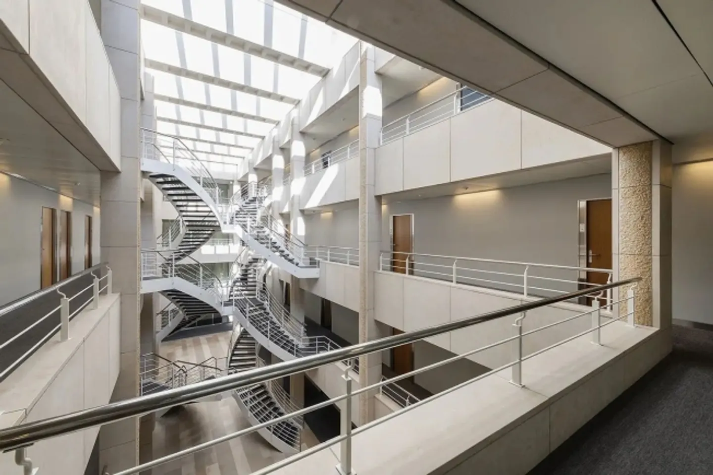 «OH!FFICE» - Votre nouvel espace de travail pour une utilisation temporaire à Aeschenplatz à Bâle - Photo 9 sur 11