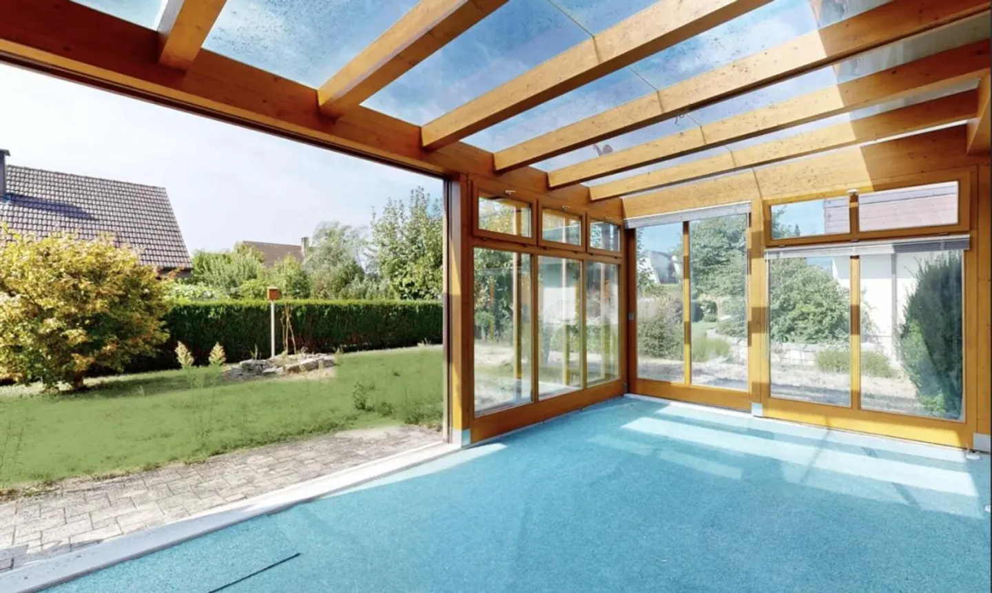 Spacious Family Dream with Winter Garden - Photo 5 of 11