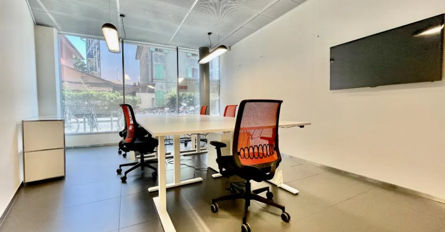 Office 1 room - Photo 1 of 10