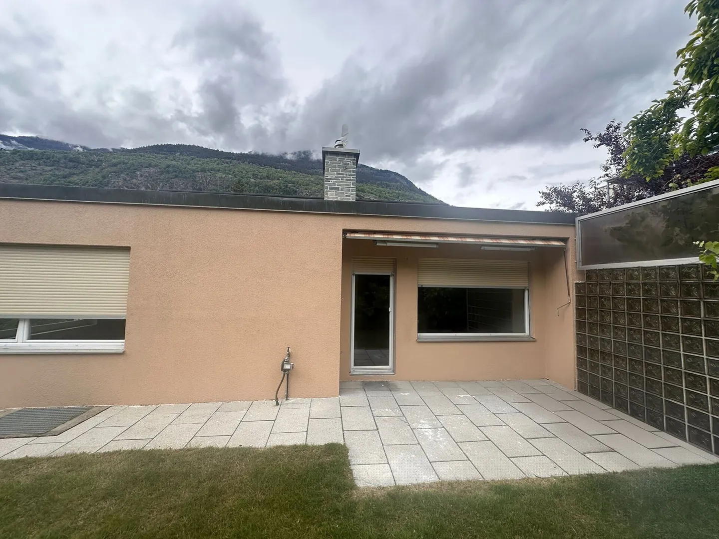 Appartamento 5.5 locali con giardino in posizione tranquilla a Brig-Glis - Foto 3 di 11