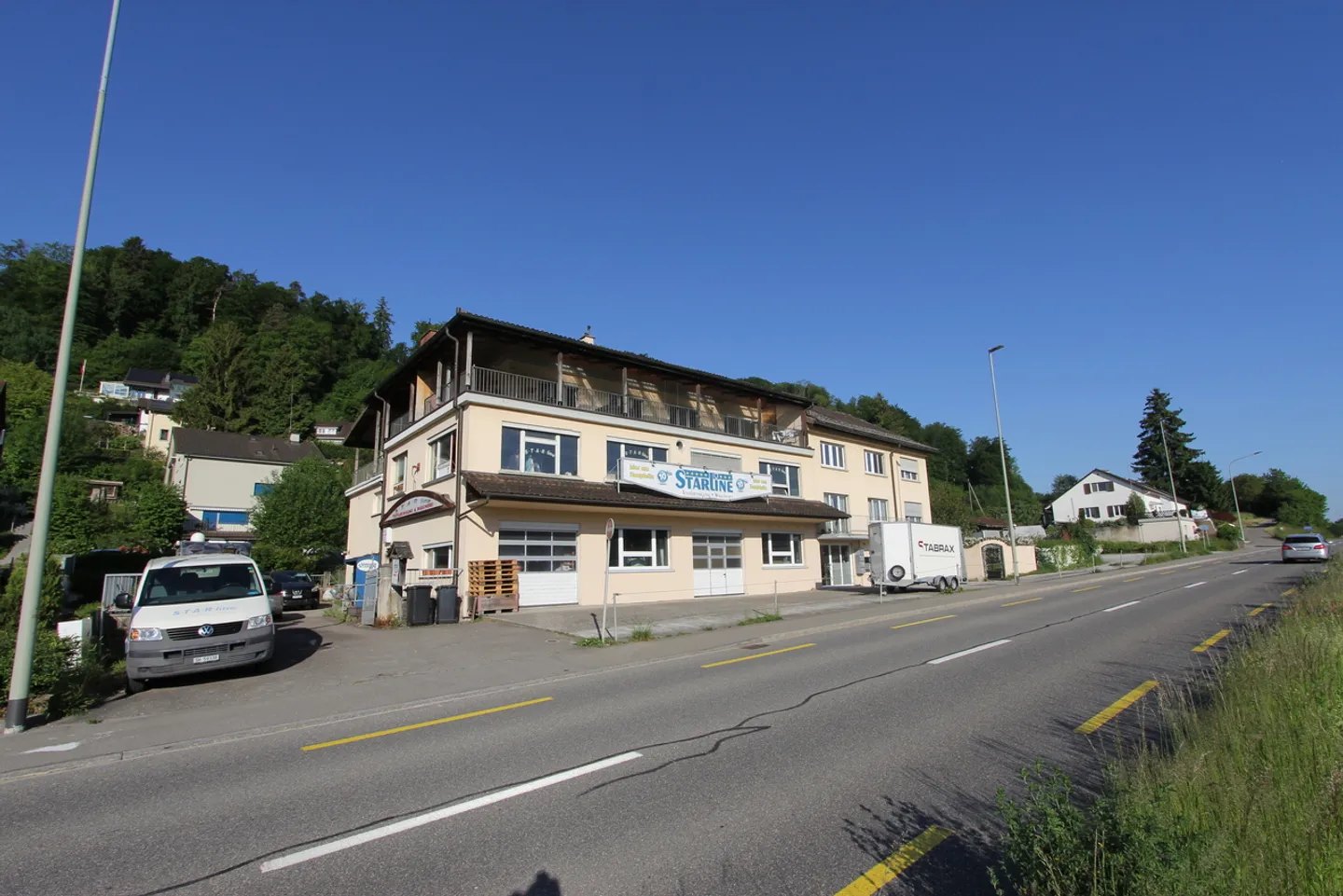 Edificio ad uso misto in affitto - Foto 2 di 13