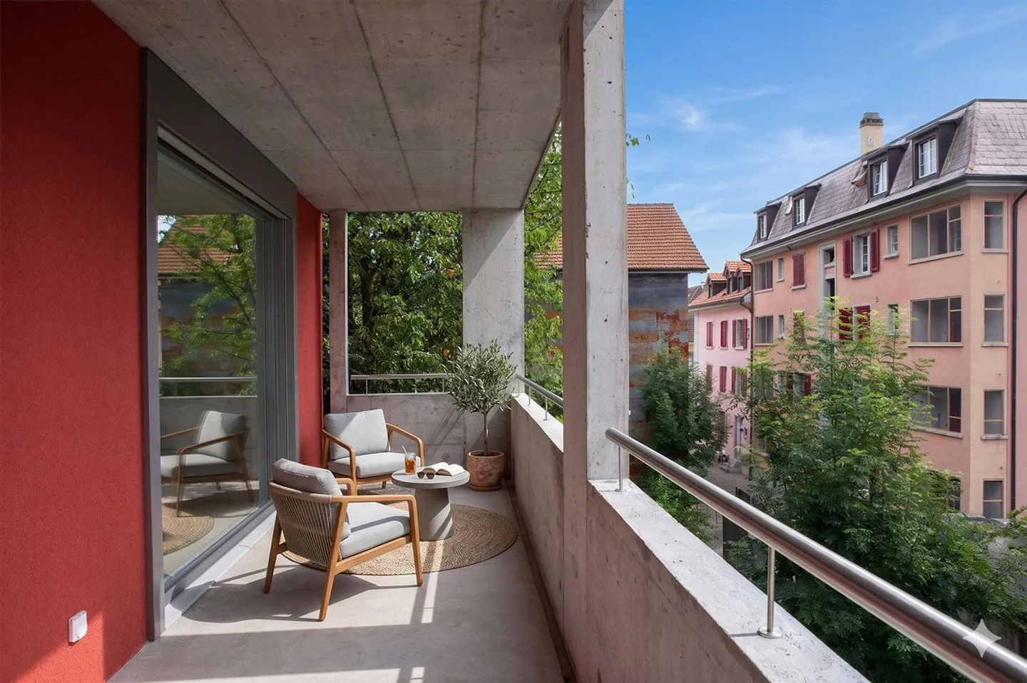 4.5-room condominium with balcony and parking space in Biel - Photo 1 of 13