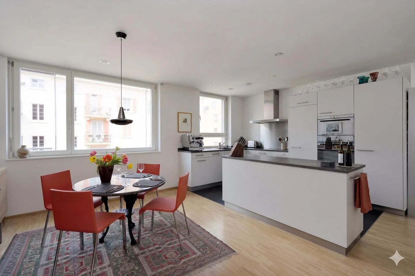 4.5-room condominium with balcony and parking space in Biel - Photo 7 of 13