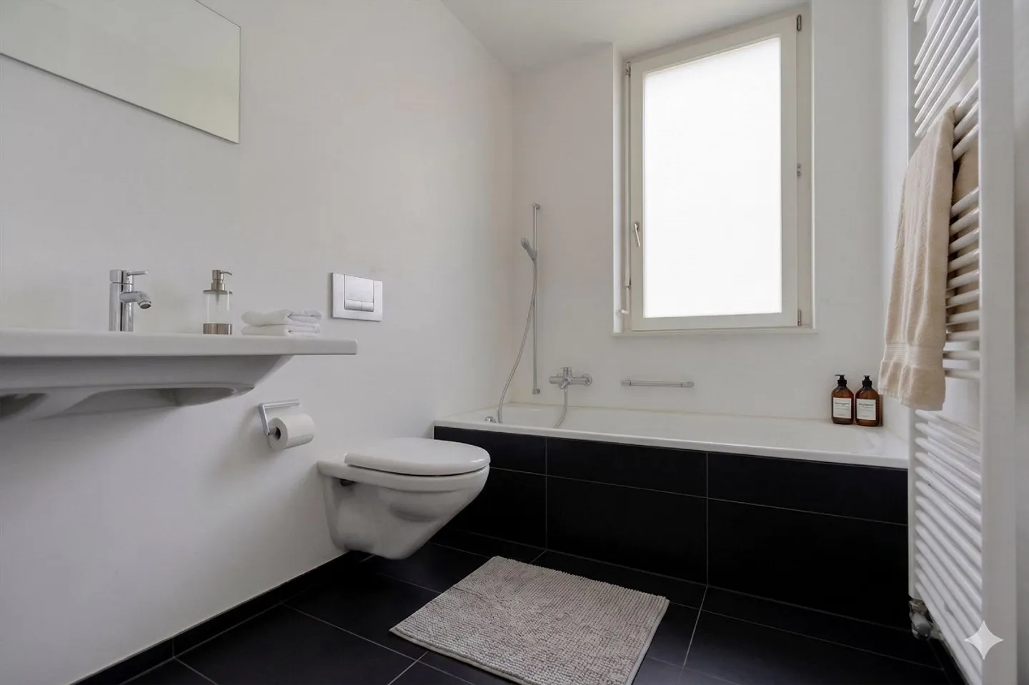4.5-room condominium with balcony and parking space in Biel - Photo 10 of 13