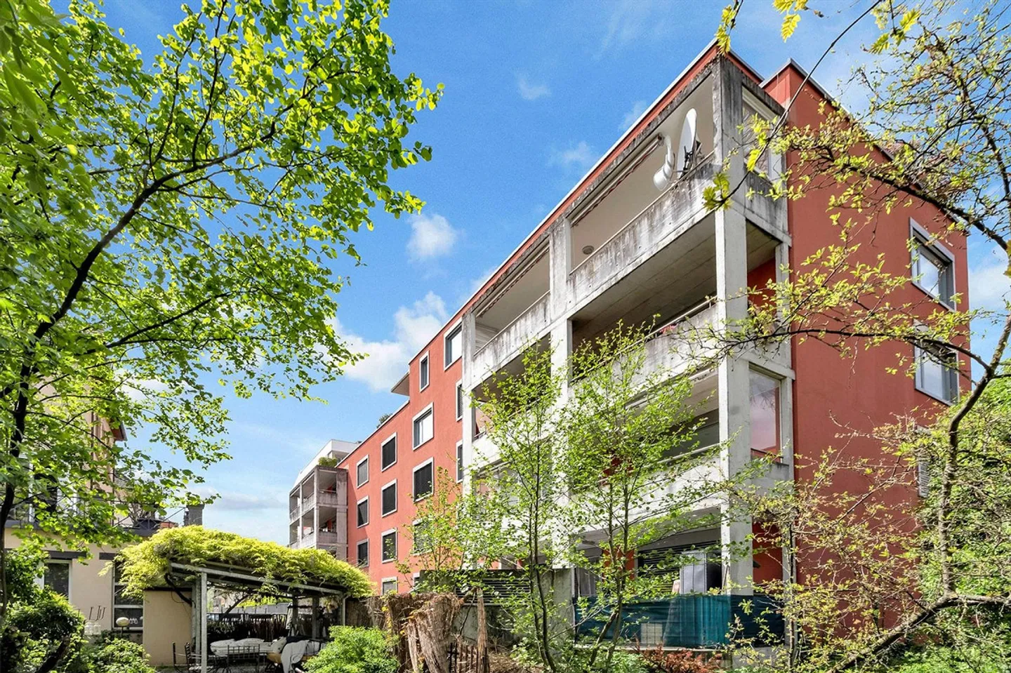 4.5-room condominium with balcony and parking space in Biel - Photo 11 of 13