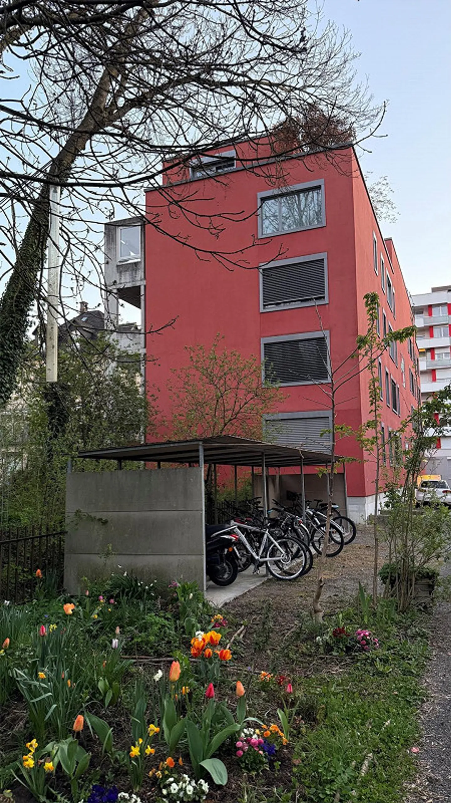 4.5-room condominium with balcony and parking space in Biel - Photo 12 of 13