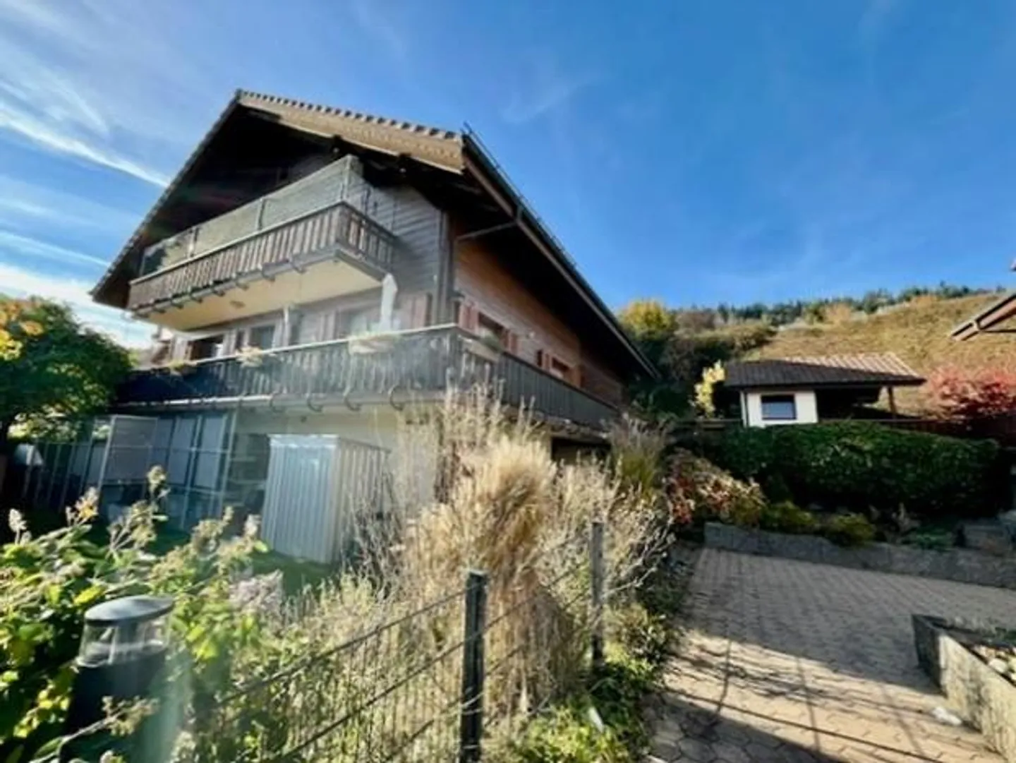 Casa Doppia Familiare in una Bella e Elevata Posizione - Foto 2 di 29