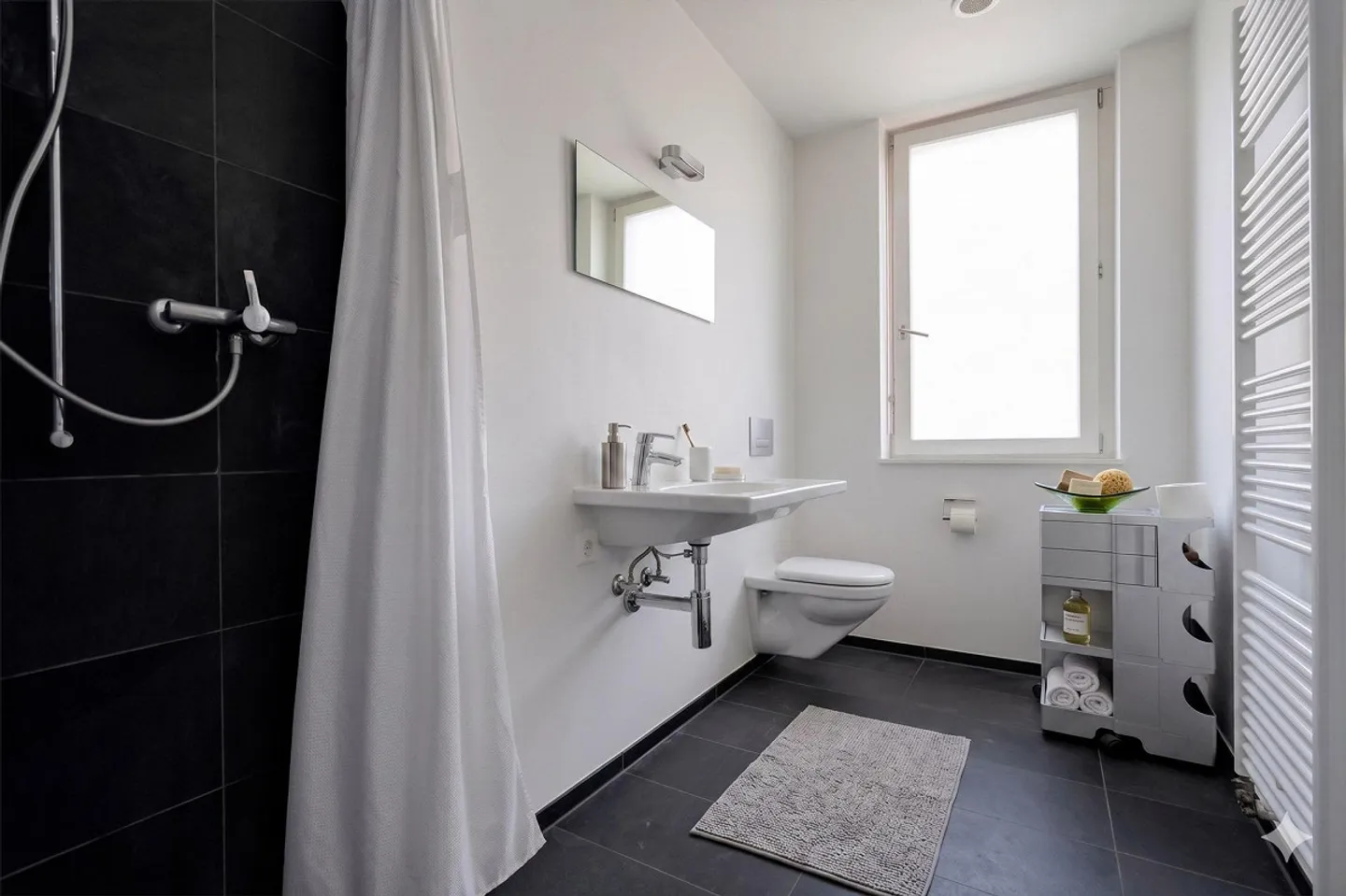 4.5-room condominium with balcony and parking space in Biel - Photo 4 of 13