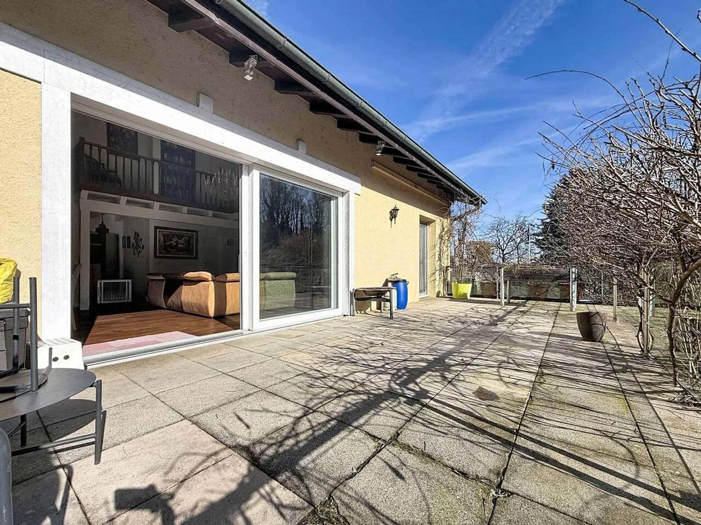 Villa con 8 camere, appartamento separato e piscina all'aperto - Foto 2 di 13