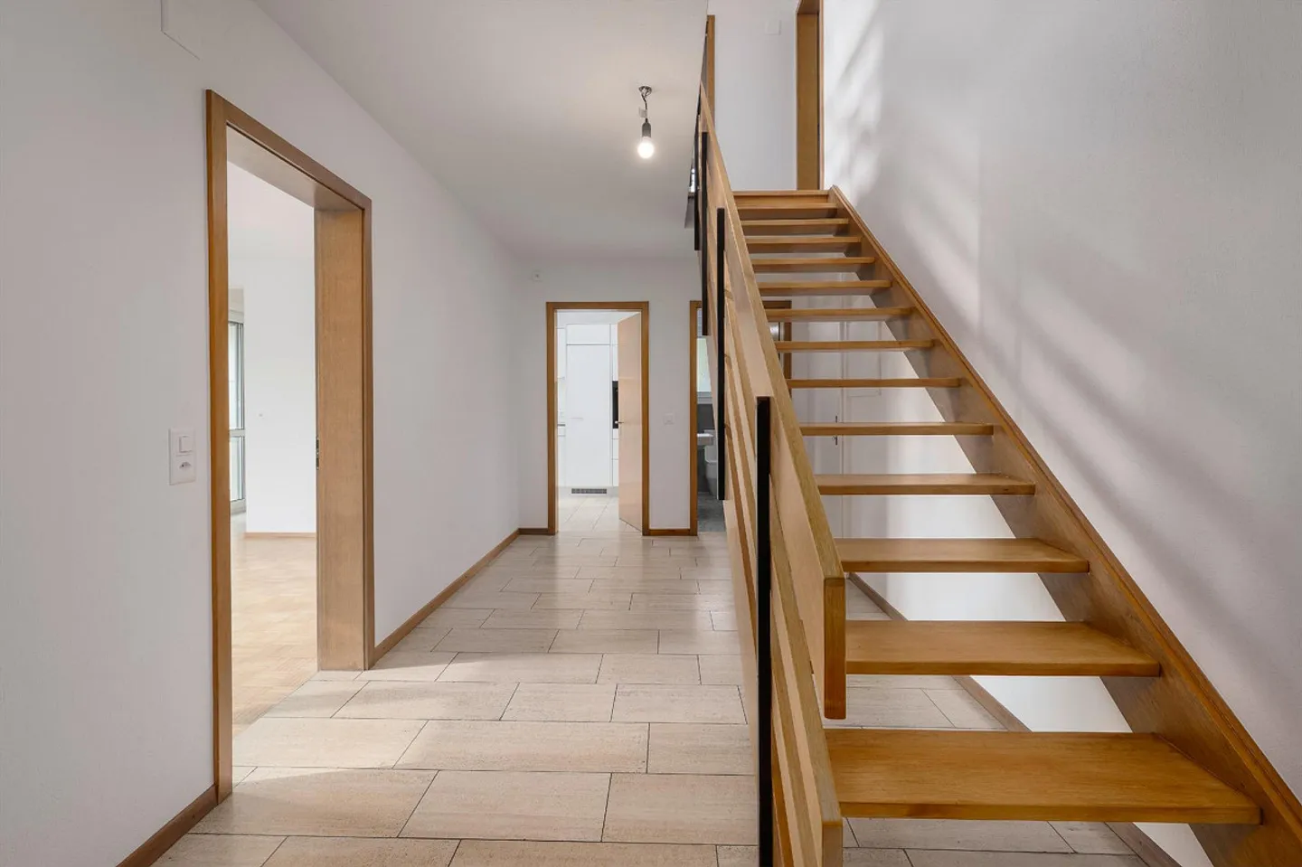 Sonniger Rückzugsort an erhöhter Lage - Foto 4 von 8