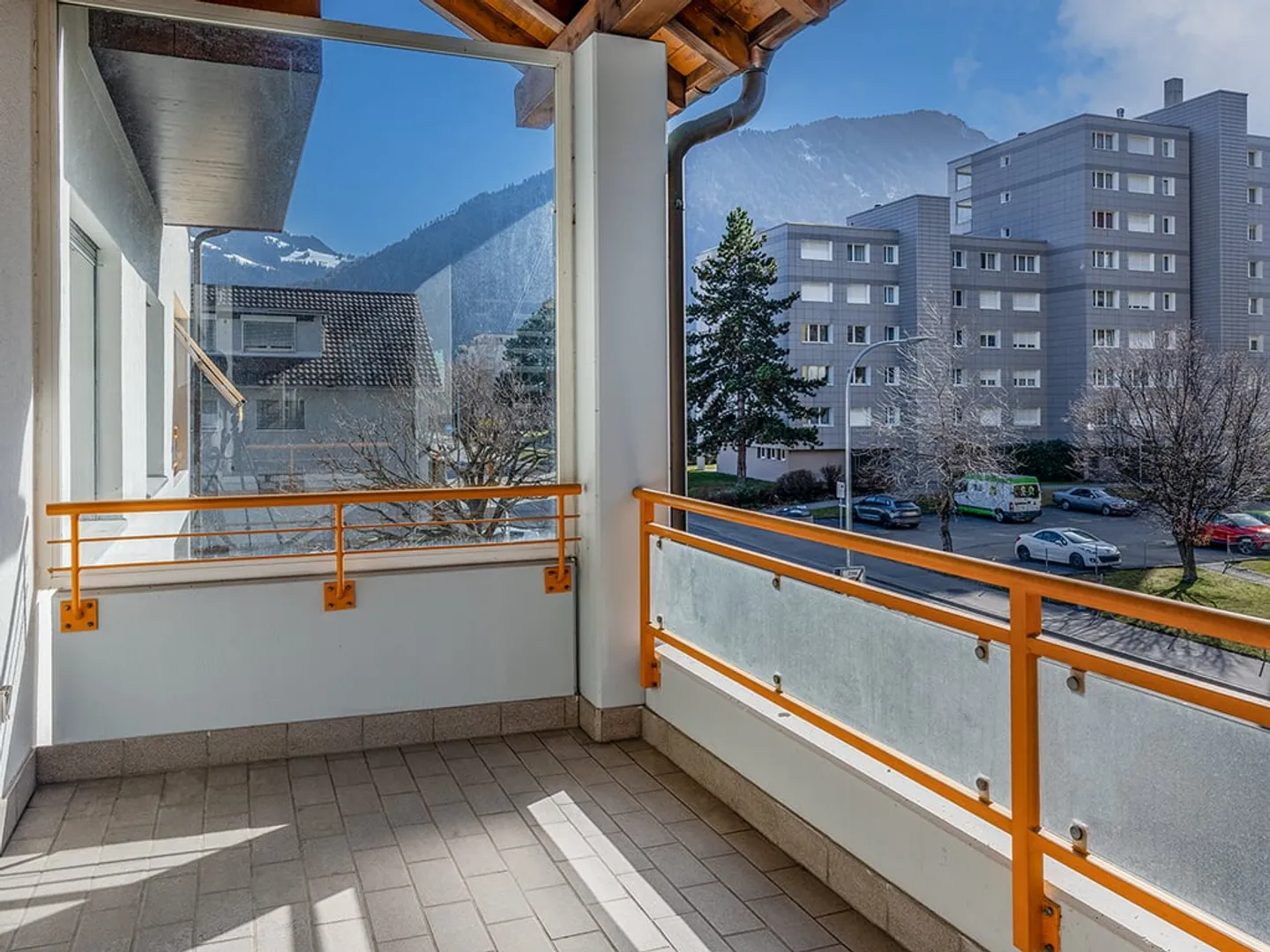 Oasis de bien-être lumineuse avec balcon et vue sur les Alpes - Photo 3 sur 11