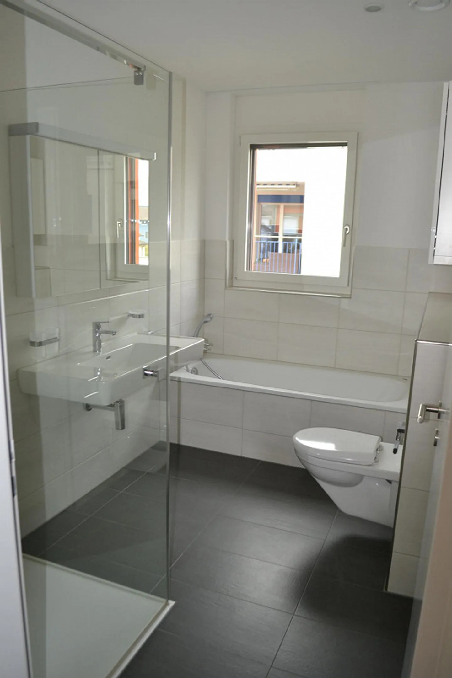 Moderne 2.5-Zimmerwohnung an ruhiger und zentraler Lage - Photo 3 of 4