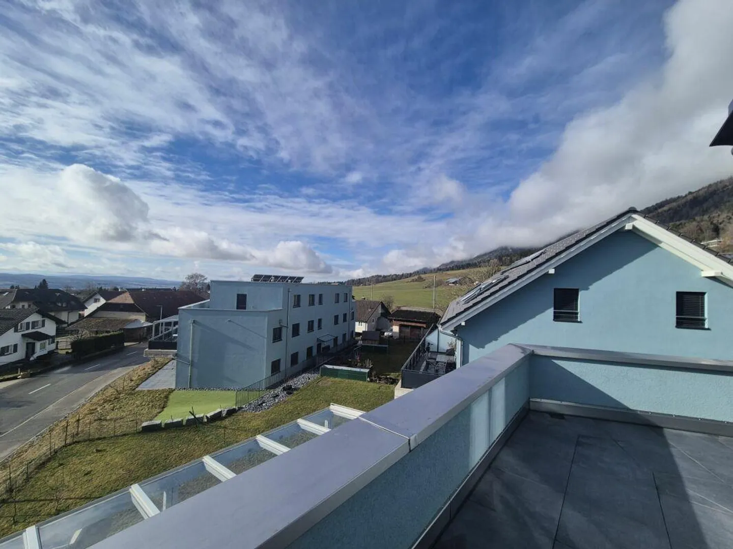 Maison au-dessus des toits - Penthouse 2,5 pièces avec panorama - Photo 14 sur 16