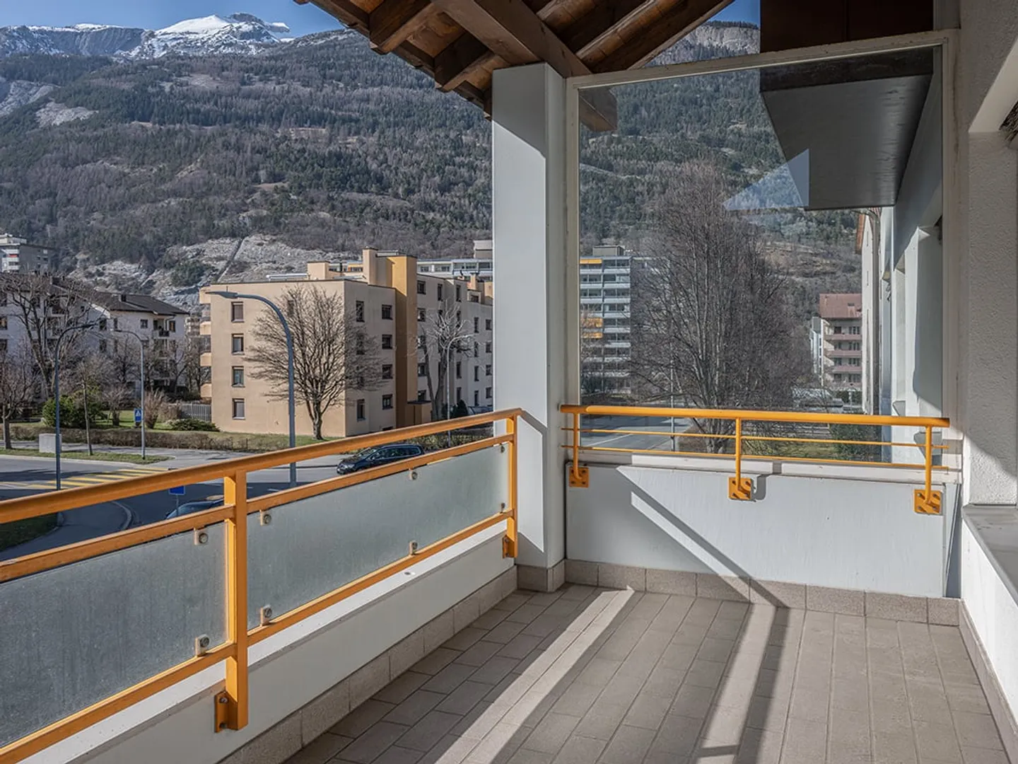 Oasis de bien-être lumineuse avec balcon et vue sur les Alpes - Photo 4 sur 11