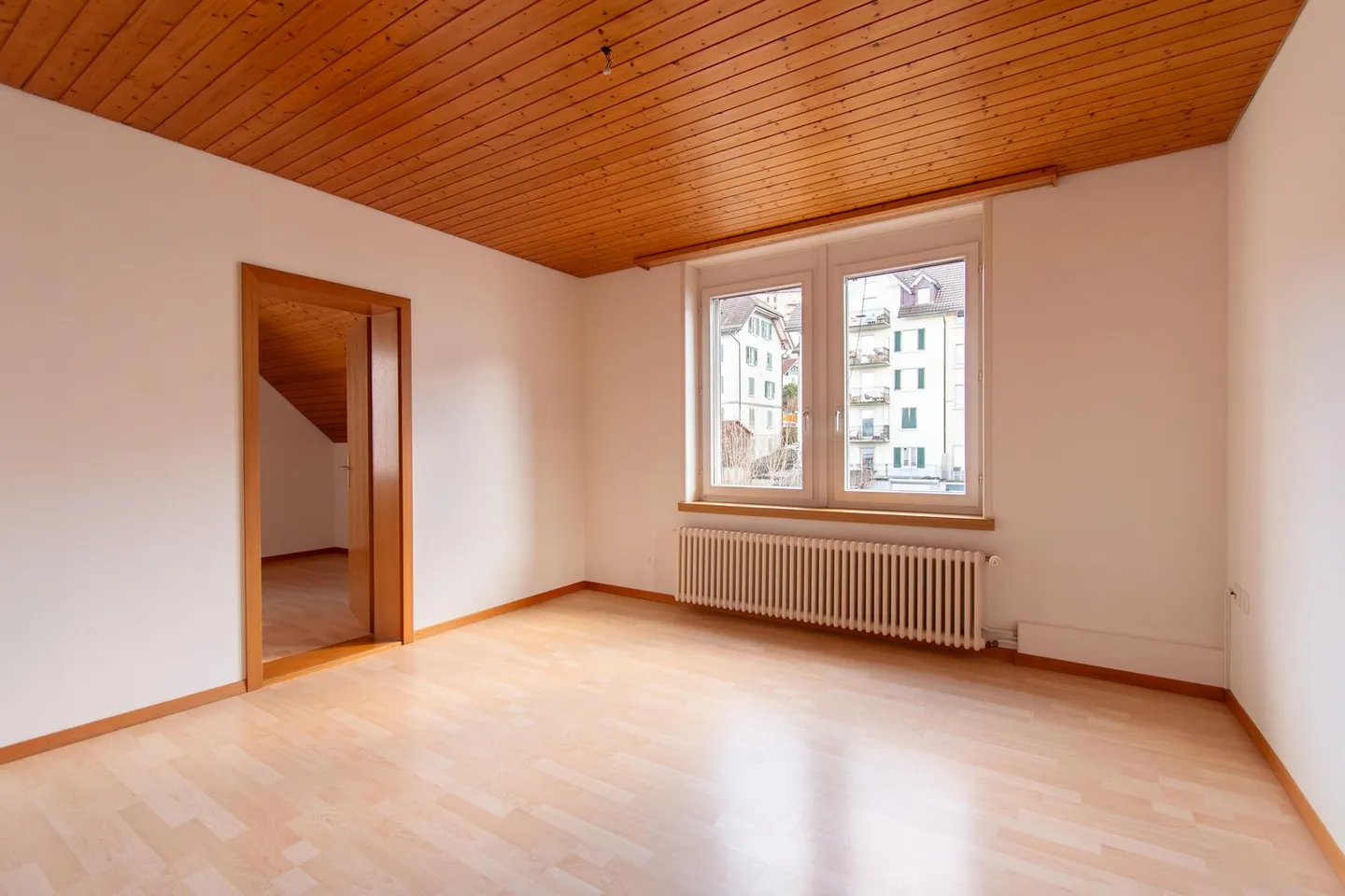 Gemütliche 4 Zimmer-Dachwohnung mit Balkon - Foto 1 von 12