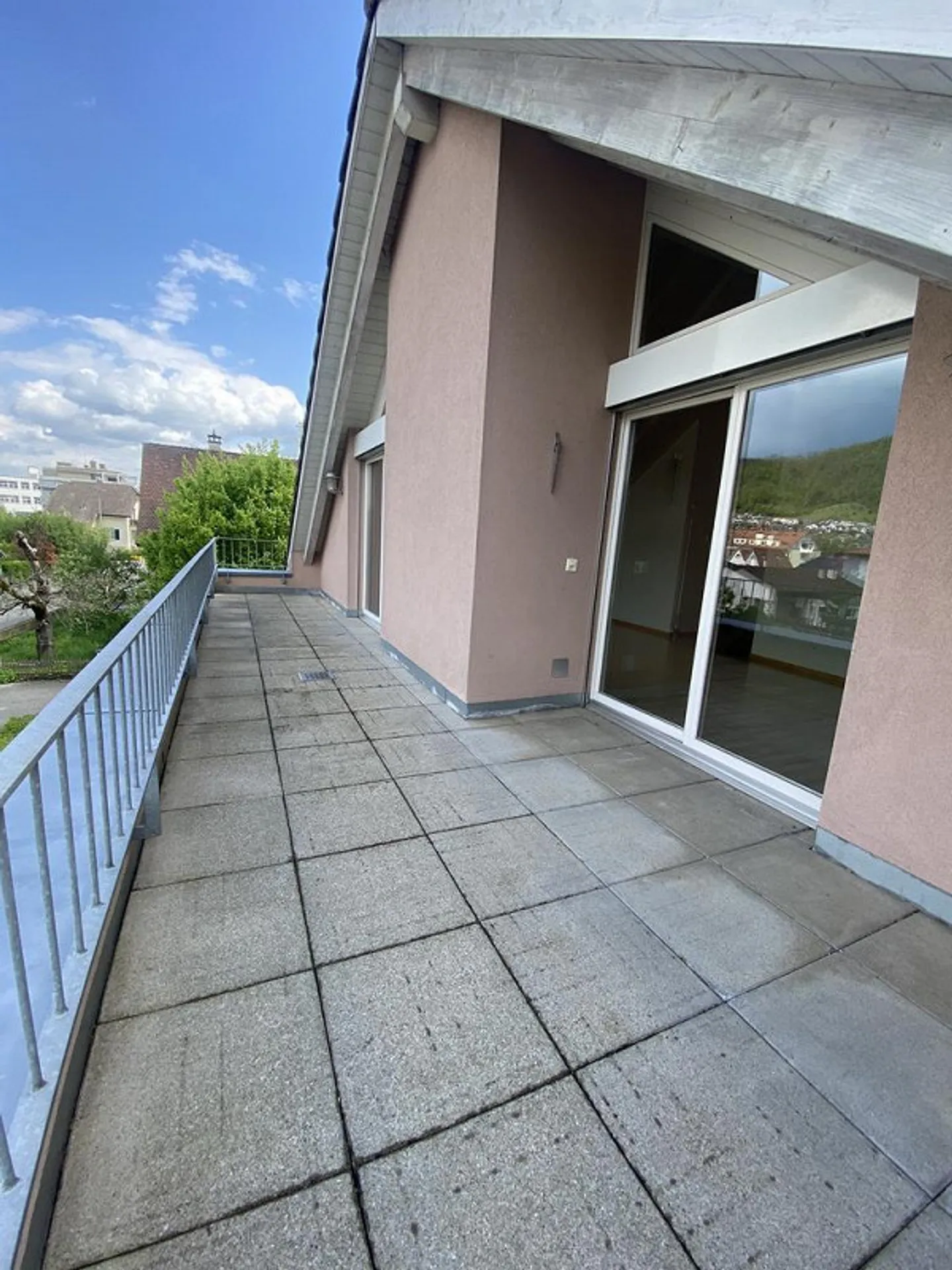 Penthouse avec grande terrasse dans un développement adapté aux familles - Photo 10 sur 12