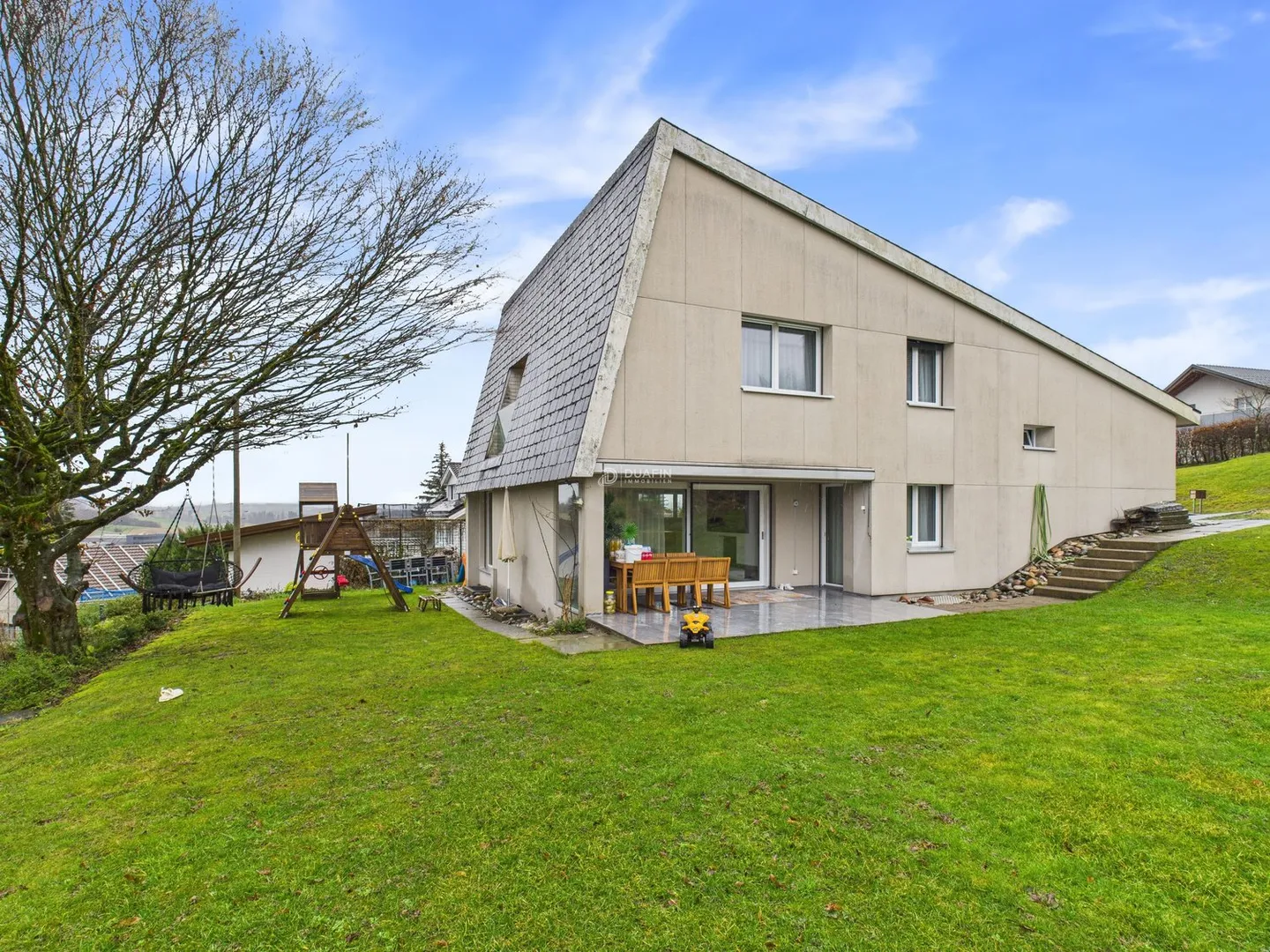 Modernes Einfamilienhaus mit hochwertiger Sanierung in Safenwil - Foto 3 von 19