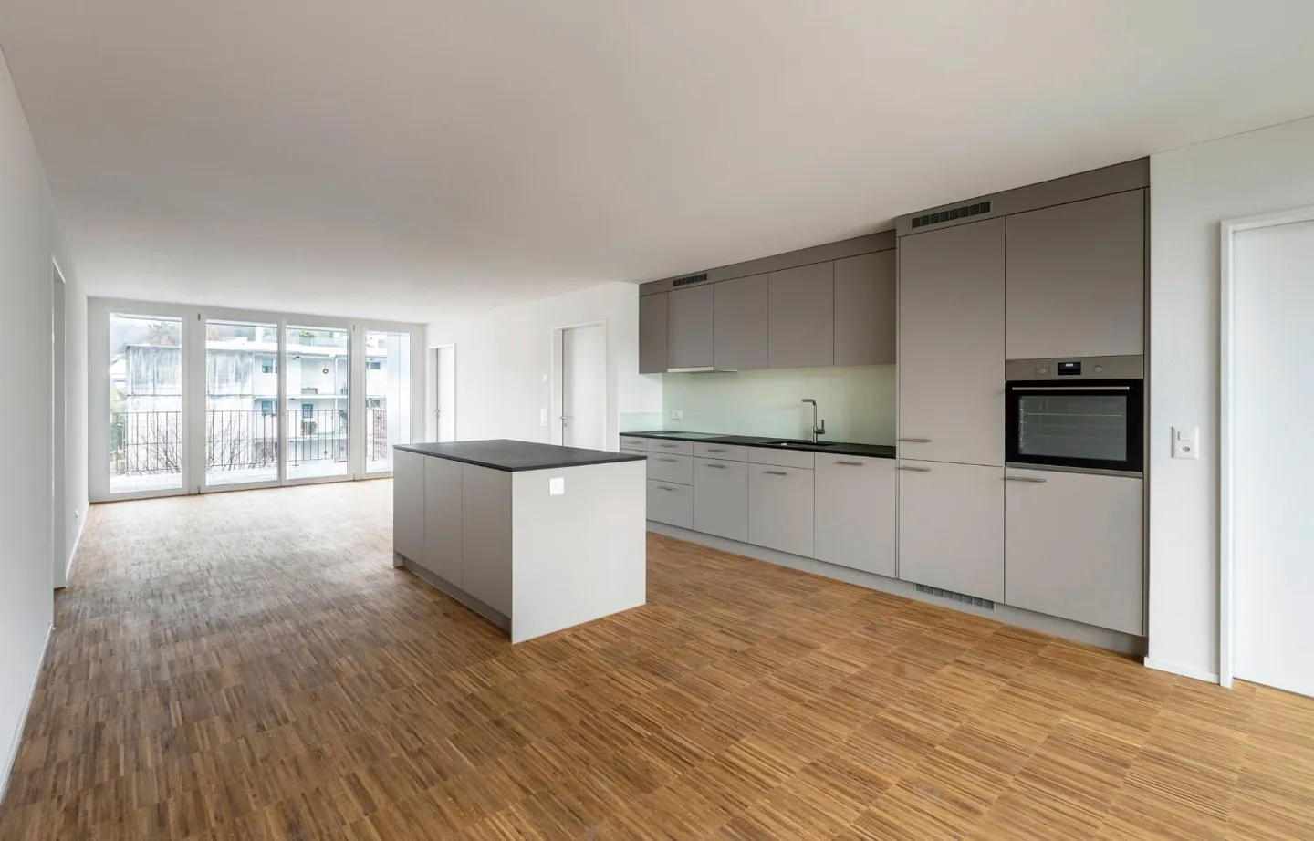 Cercasi nuovo inquilino. Bellissimo appartamento nuovo Q34 a Burgdorf - Foto 3 di 7