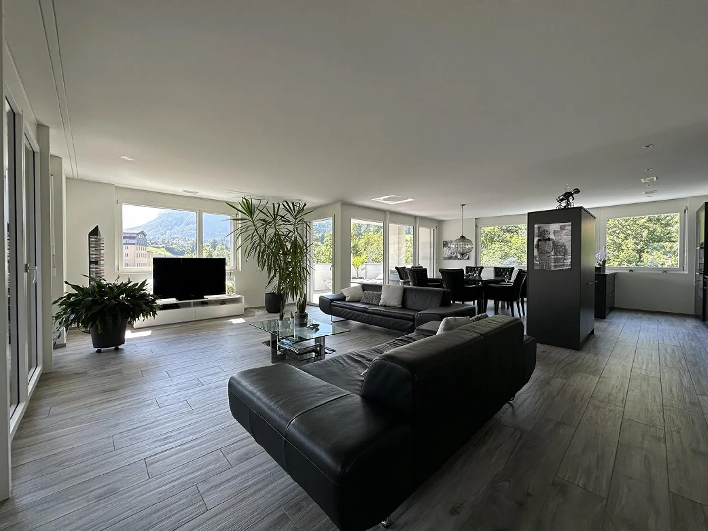 Stunning 3.5-room penthouse apartment in Netstal - Photo 2 of 24