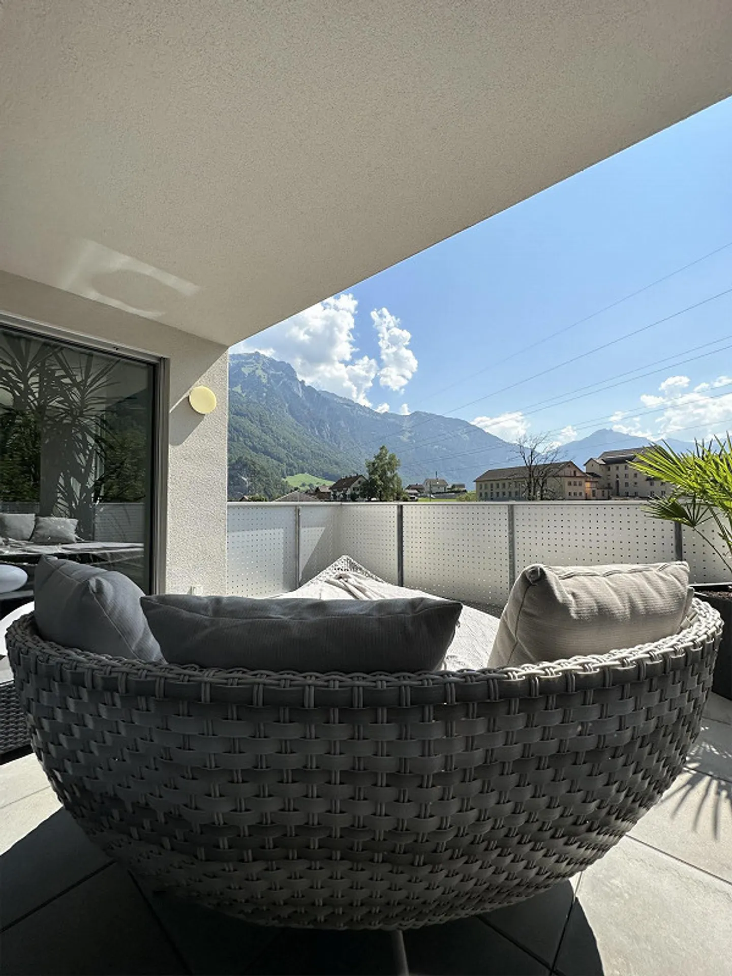 Stunning 3.5-room penthouse apartment in Netstal - Photo 6 of 24