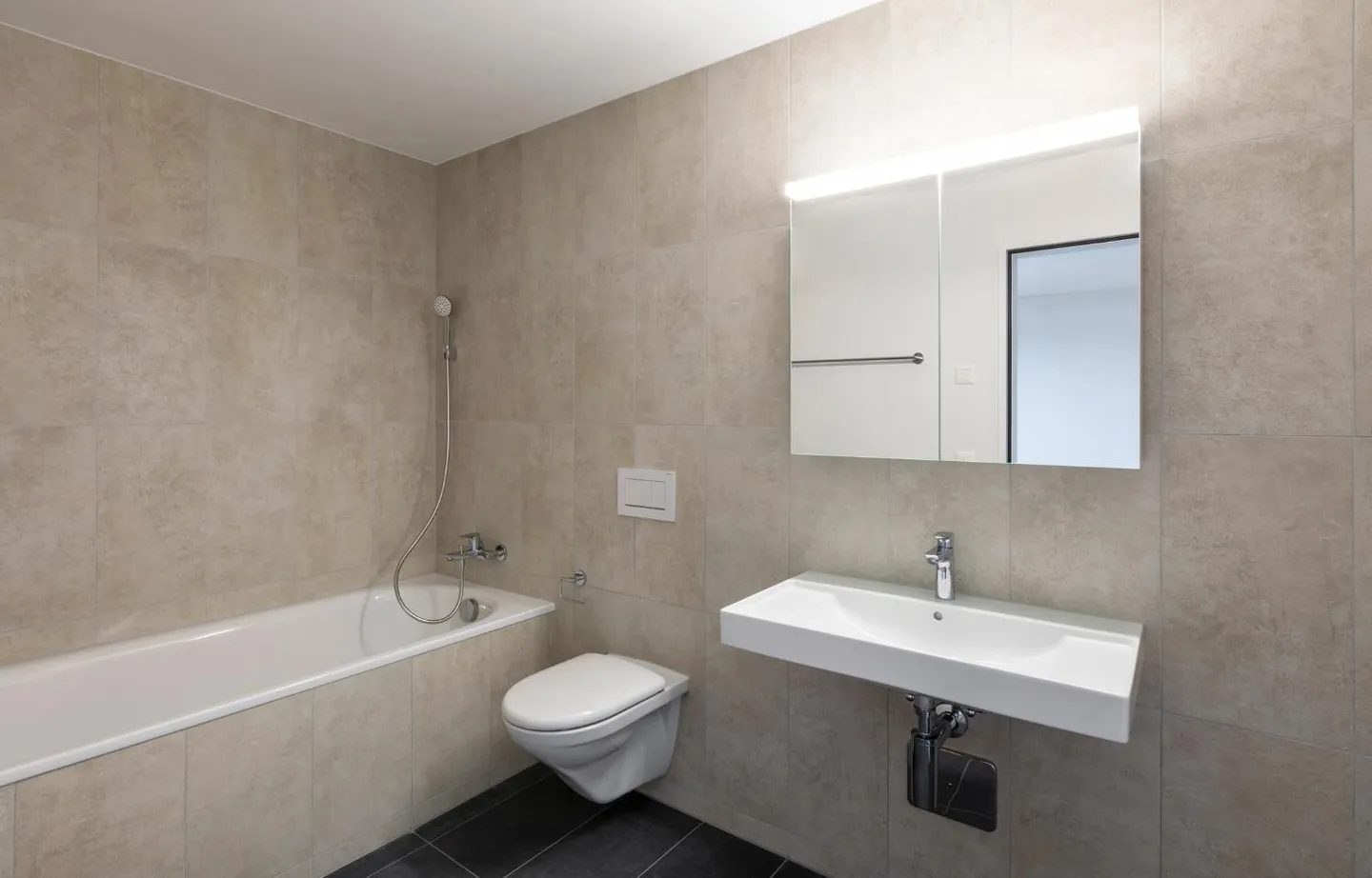 Cercasi nuovo inquilino. Bellissimo appartamento nuovo Q34 a Burgdorf - Foto 4 di 7