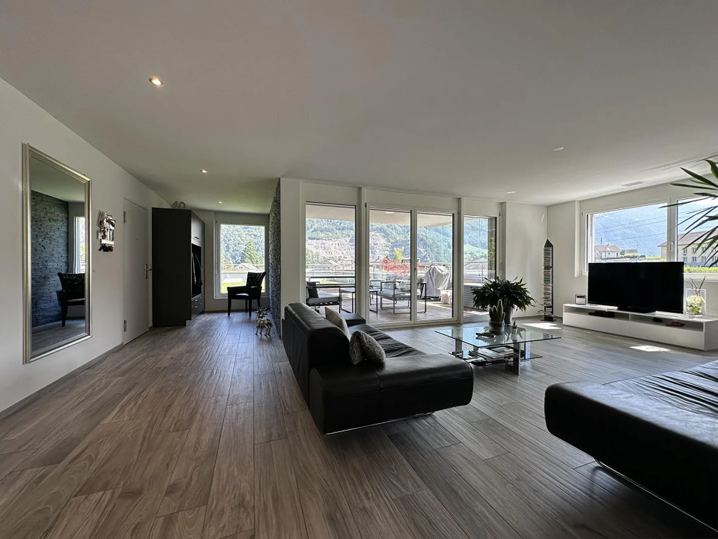 Stunning 3.5-room penthouse apartment in Netstal - Photo 11 of 24