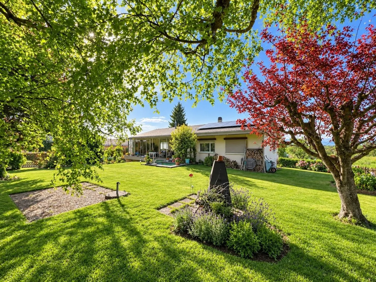 Villa mit 6,5 Zimmern in ruhiger Lage mit großem Garten - Foto 5 von 17