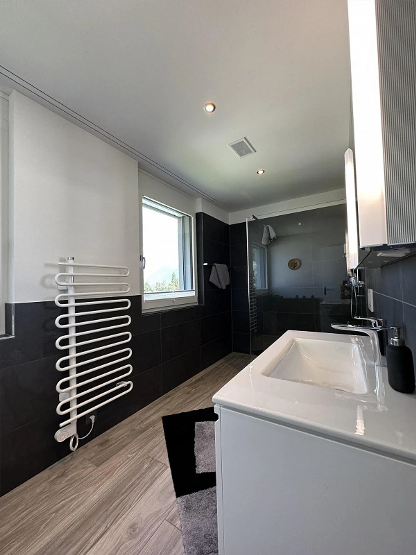 Stunning 3.5-room penthouse apartment in Netstal - Photo 18 of 24