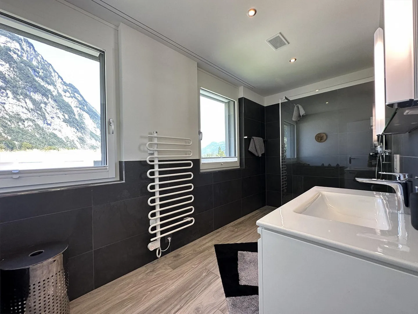 Stunning 3.5-room penthouse apartment in Netstal - Photo 19 of 24