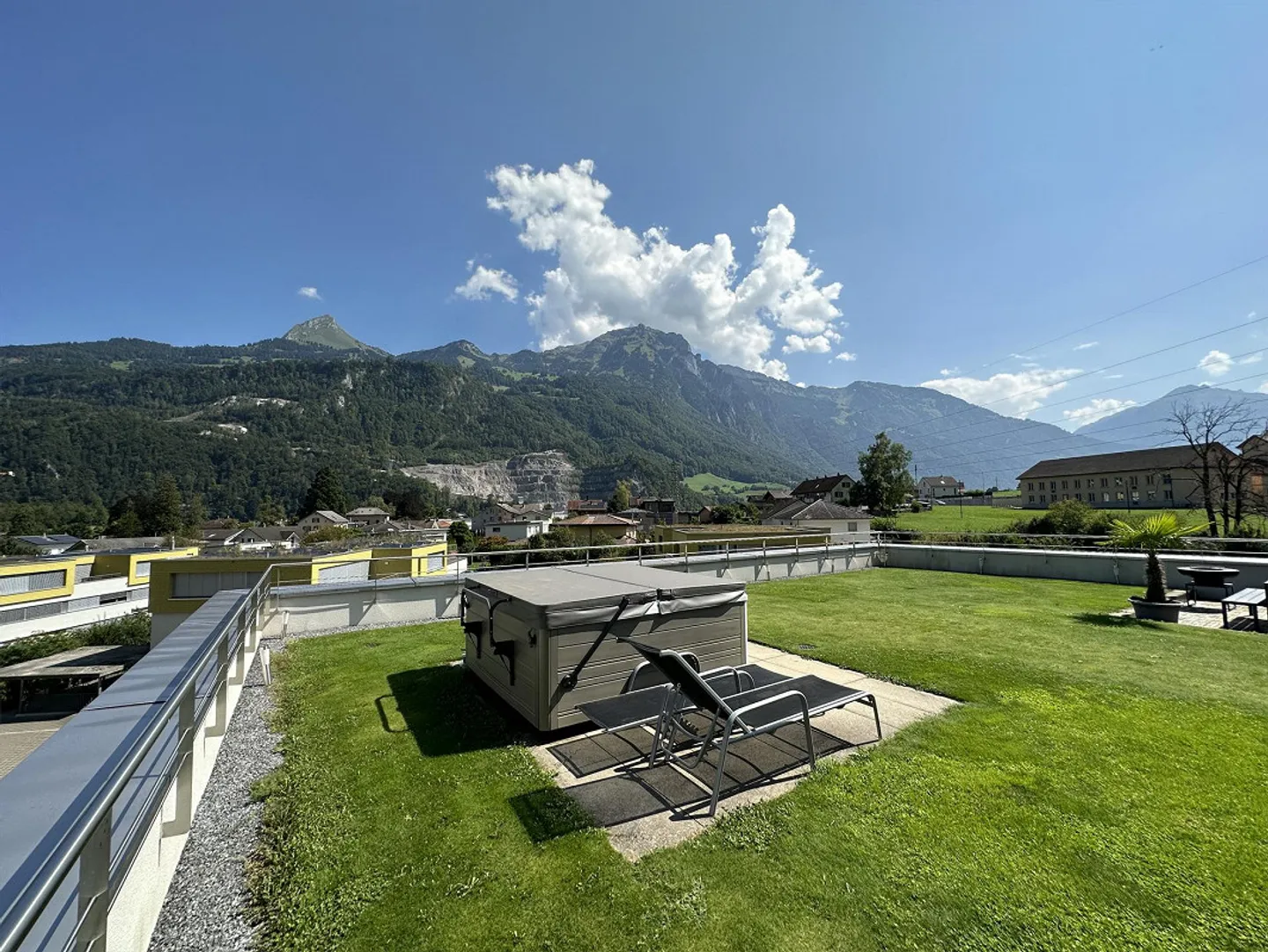 Stunning 3.5-room penthouse apartment in Netstal - Photo 22 of 24