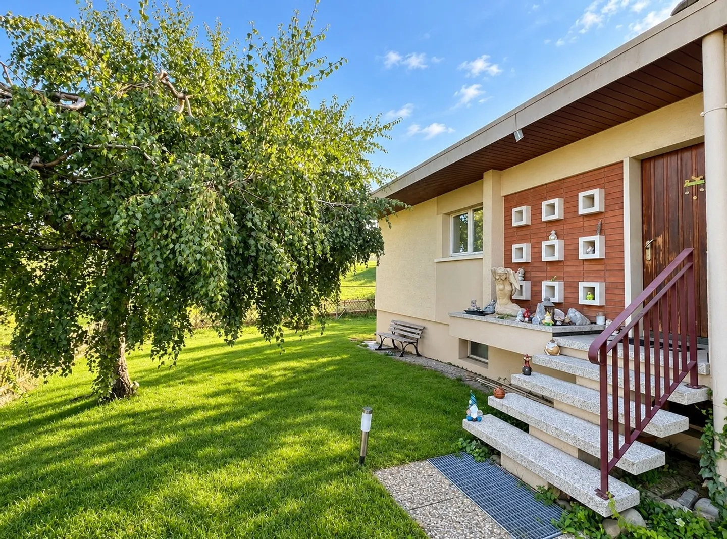 Villa mit 6,5 Zimmern in ruhiger Lage mit großem Garten - Foto 7 von 17