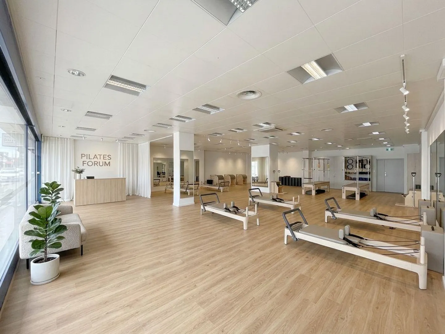 Retail space in a prominent location with high traffic - ONLY GROUND FLOOR! - Photo 1 of 8