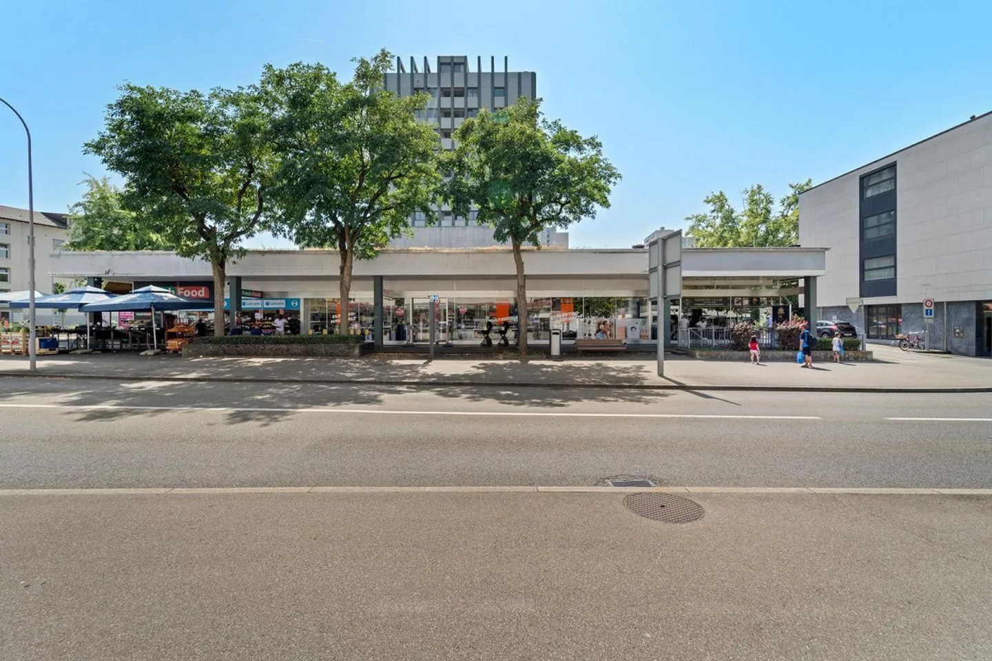 Retail space in a prominent location with high traffic - ONLY GROUND FLOOR! - Photo 8 of 8