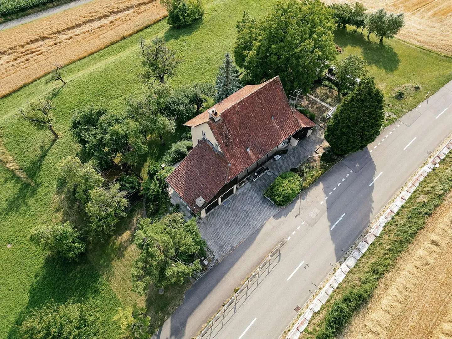 Two-family house with extension and forest property - Photo 4 of 26