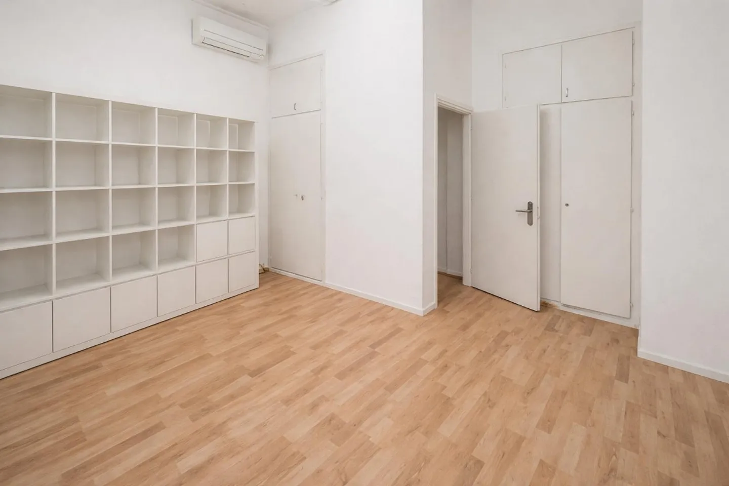 Spacious 4.5-room apartment in Lugano - Photo 1 of 11