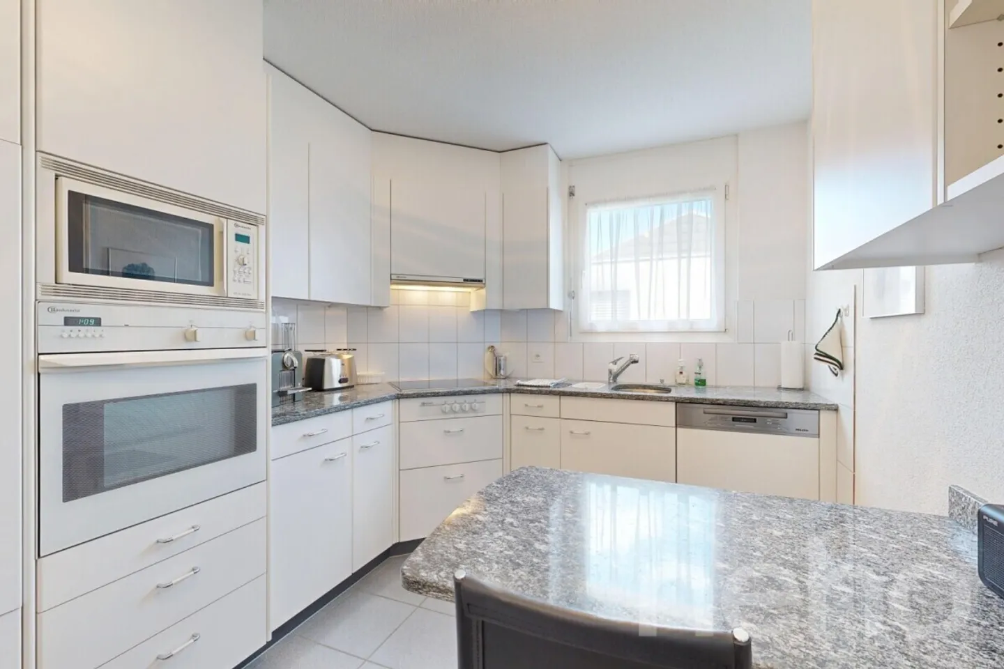 Appartamento spazioso e luminoso in una posizione privilegiata - Foto 5 di 12