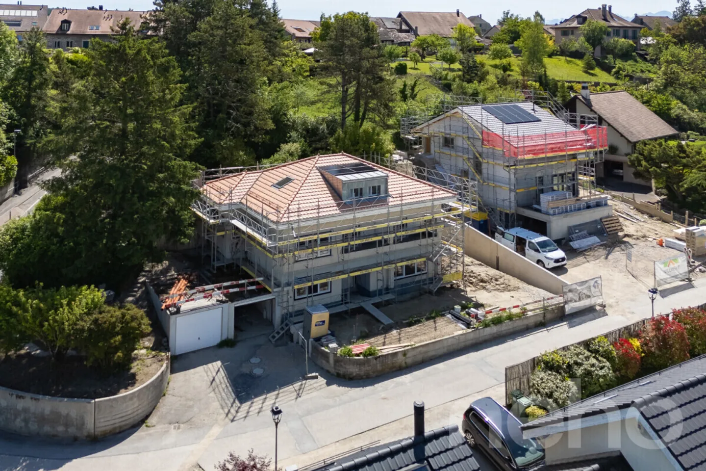 Casa unifamiliare con vista sulle Alpi e edificio residenziale separato - Foto 2 di 12