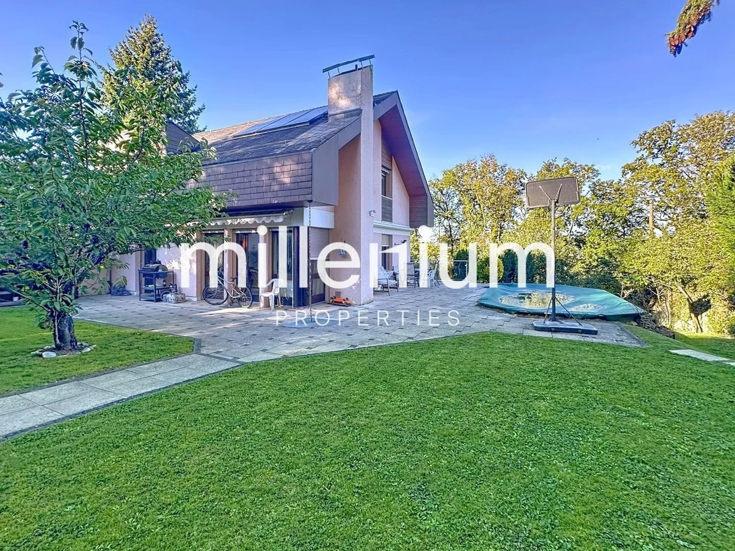 Grande maison meublé avec piscine à Versoix - Photo 1 sur 13