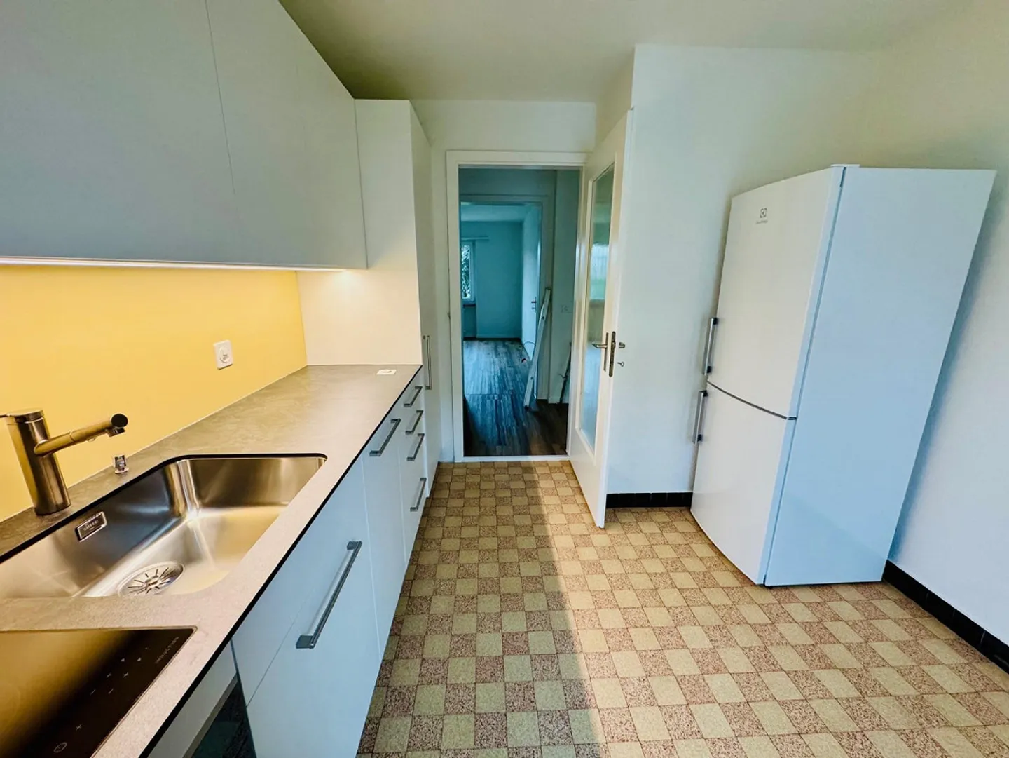 Centrally Located 3-Room Apartment with Balcony - Photo 4 of 9