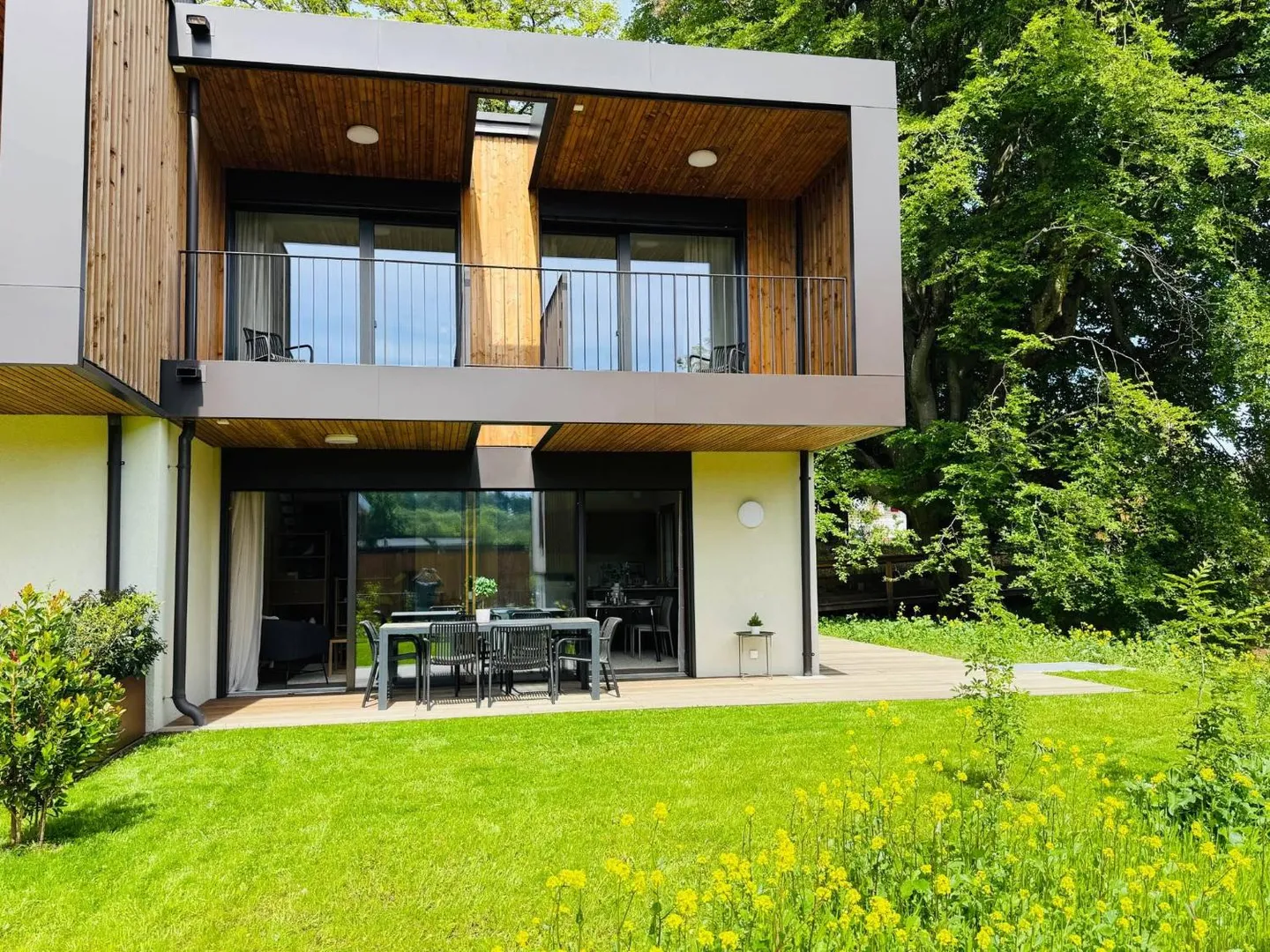 Casa a schiera in un parco boschivo e privato - Foto 1 di 9