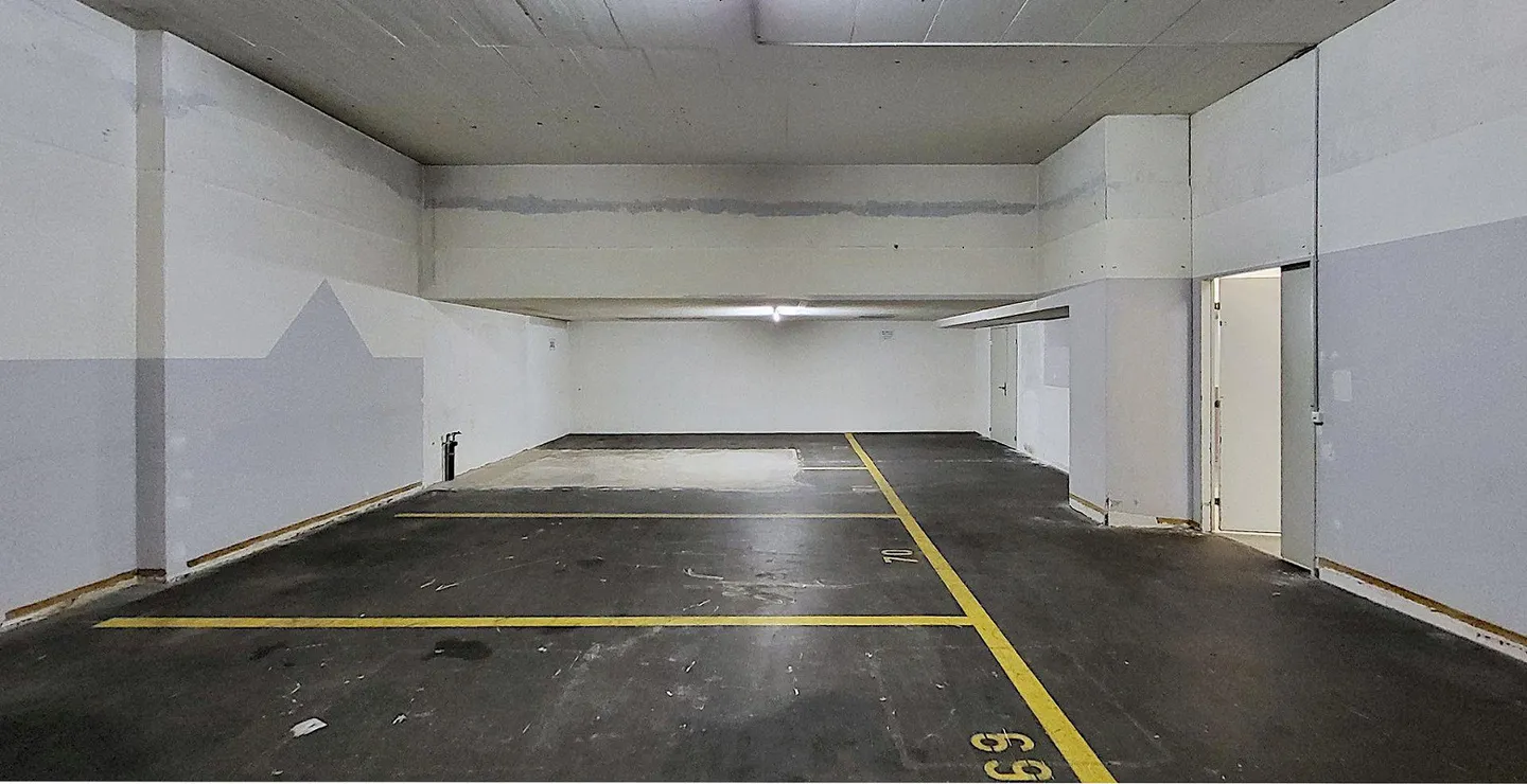 Opportunité - grand espace de stockage avec raccordement d'eau à Binz ! - Photo 3 sur 8