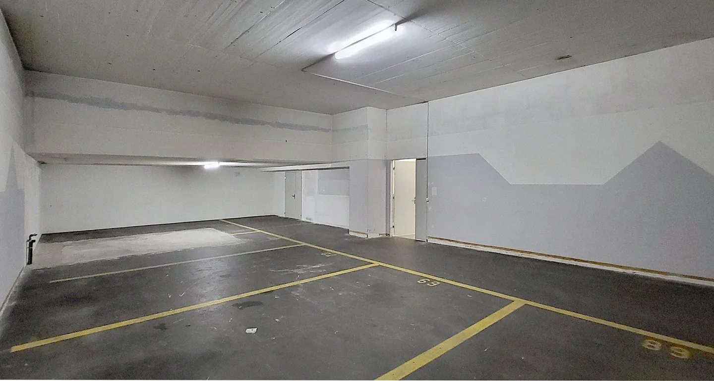 Opportunité - grand espace de stockage avec raccordement d'eau à Binz ! - Photo 1 sur 8