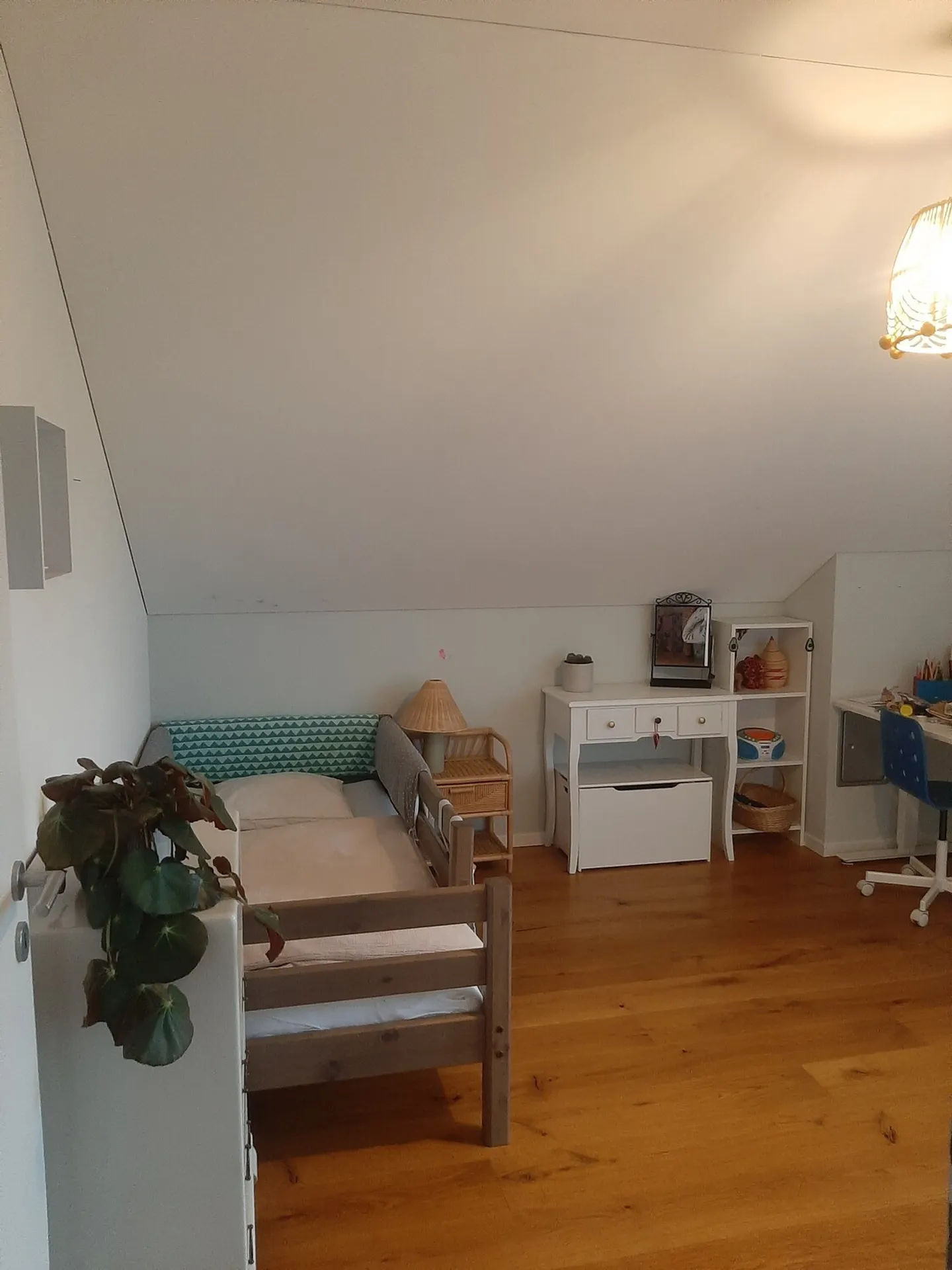 Modernes Haus mit großem Garten - Foto 4 von 12