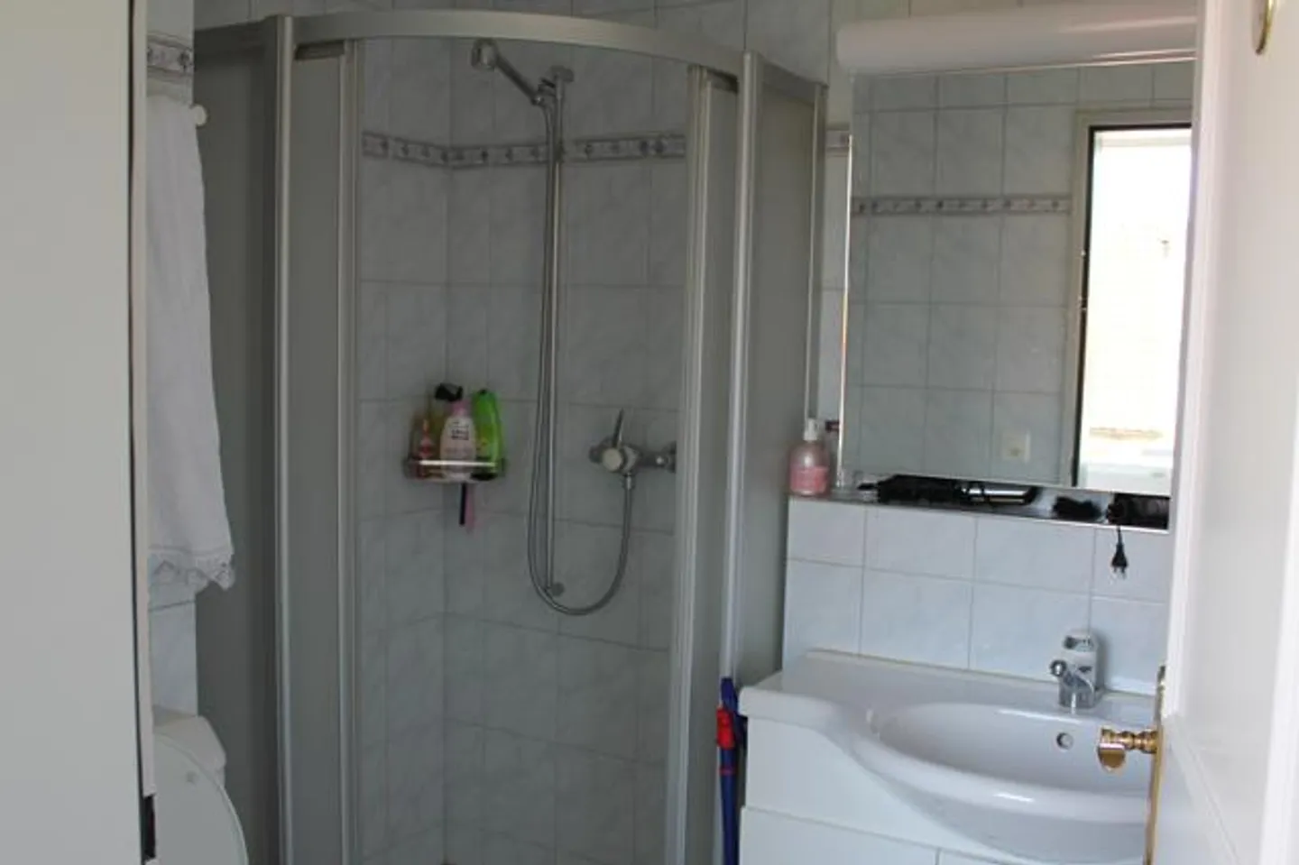 2-room attic apartment in the middle of Einsiedeln. - Photo 3 of 5