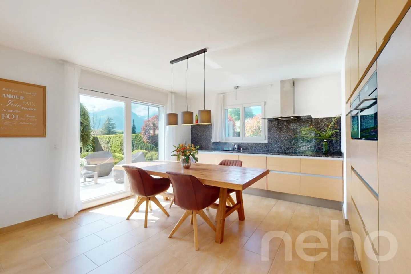 Maison d'exception meublée à Aigle avec vue et grand jardin - Photo 9 sur 13