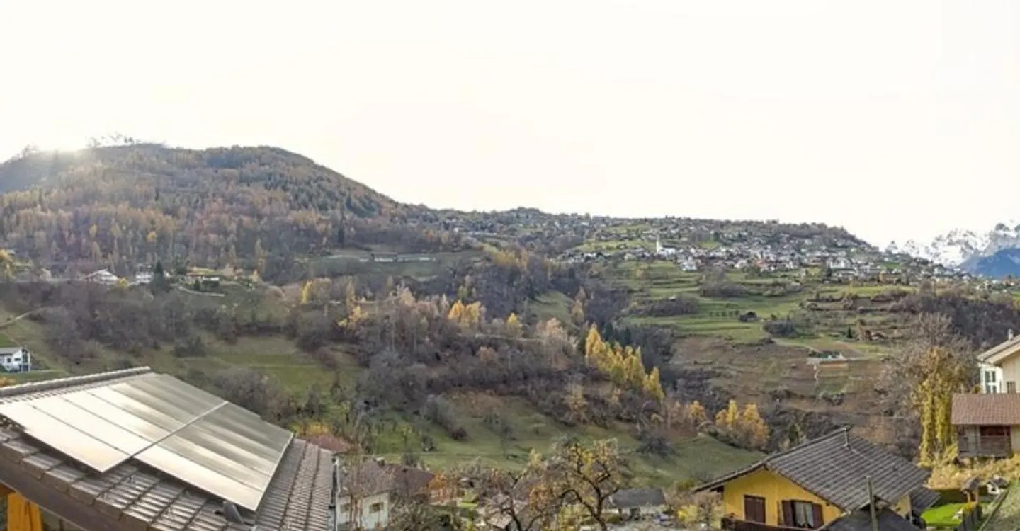 Chalet with character, 5.5 rooms, 180 m2, sunny location - Photo 2 of 11