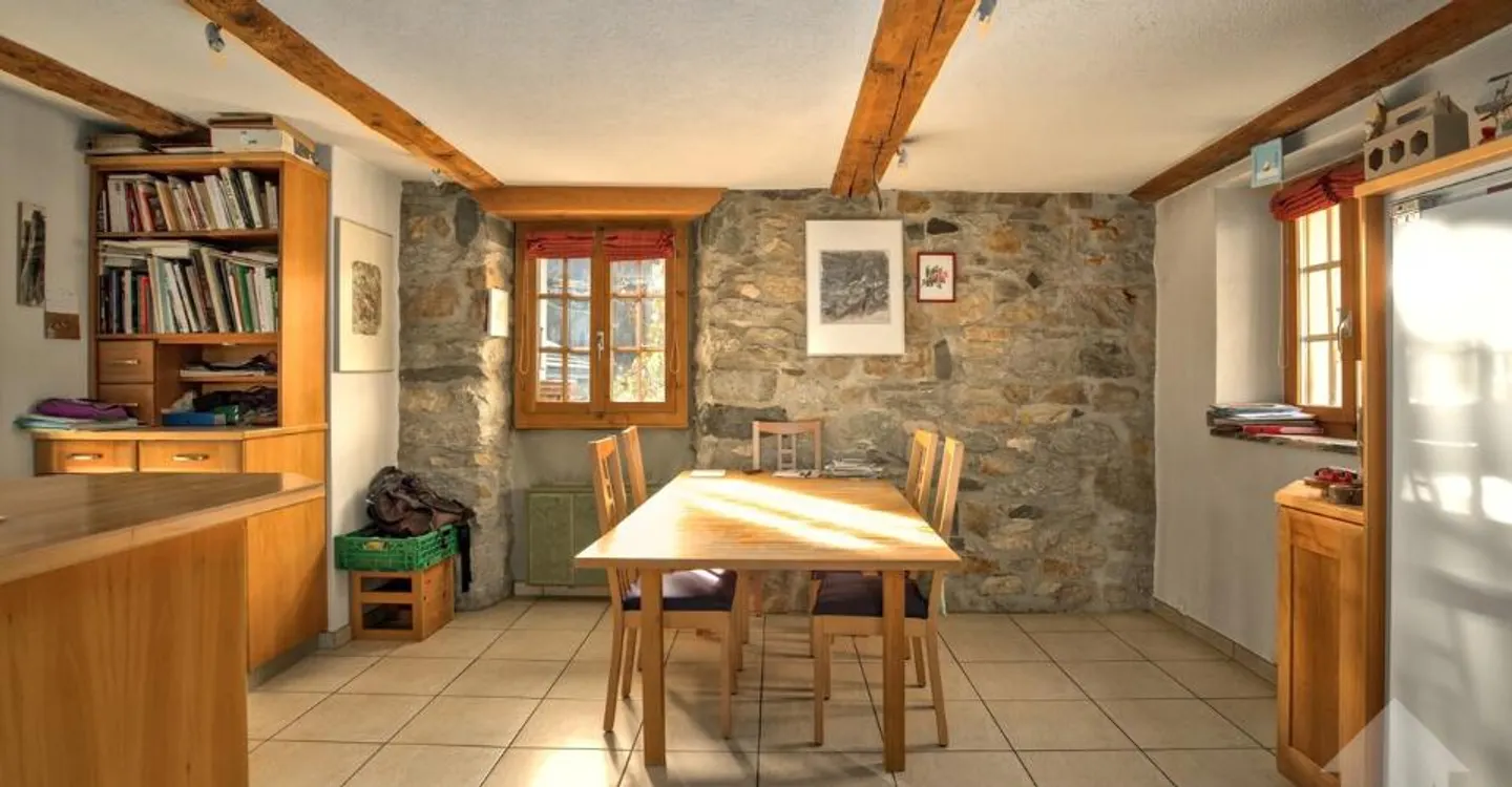 Chalet with character, 5.5 rooms, 180 m2, sunny location - Photo 3 of 11