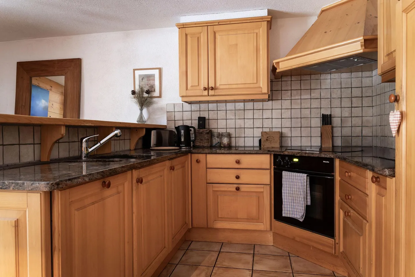 Comfortable ground floor apartment with garden and terrace. - Photo 4 of 12