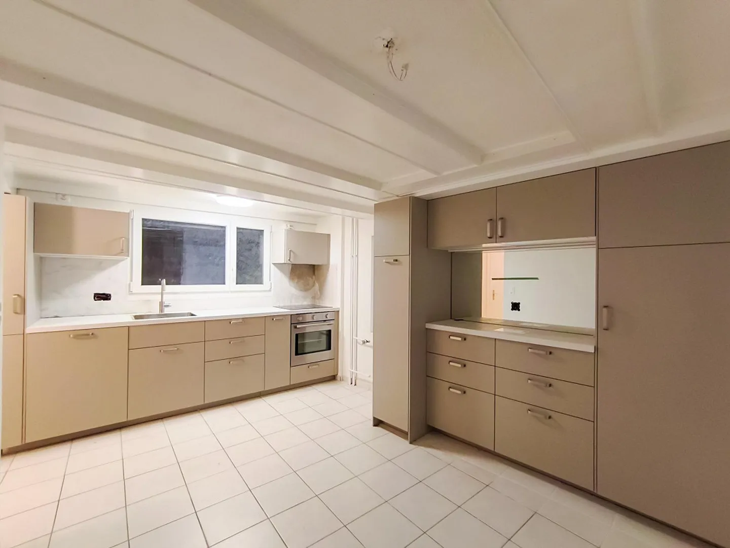 Living with Charm and Modern Comfort – Renovated 3.5-Room Apartment - Photo 2 of 8